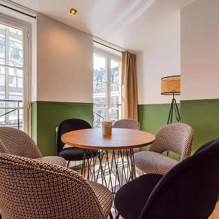 Cosy Flats- Notre Dame *