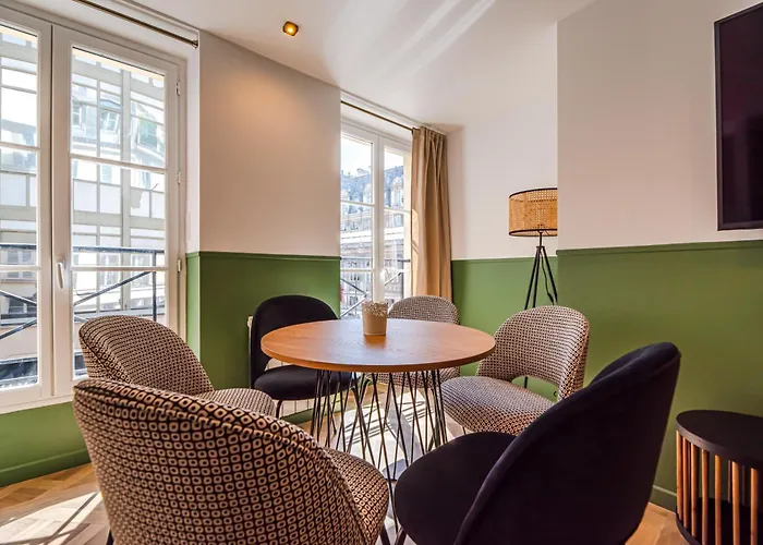 Cosy Flats- Notre Dame *