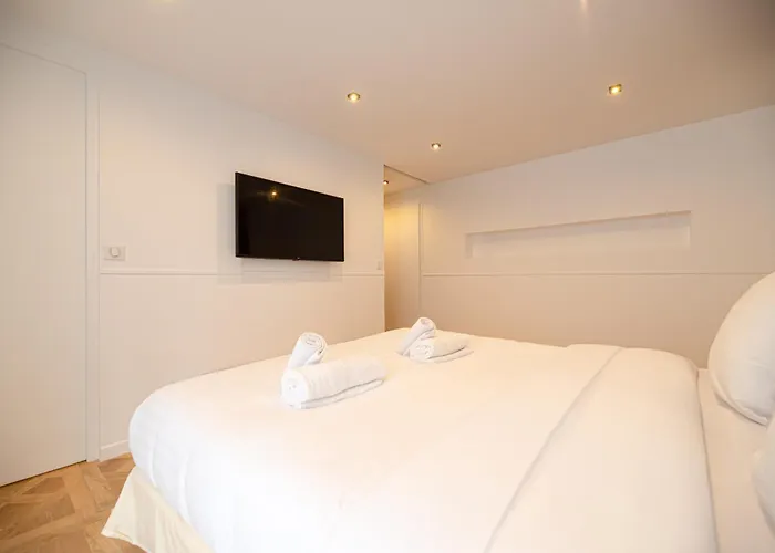 Cosy Flats- Notre Dame *