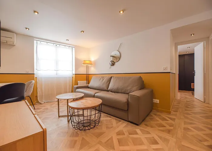 Cosy Flats- Notre Dame