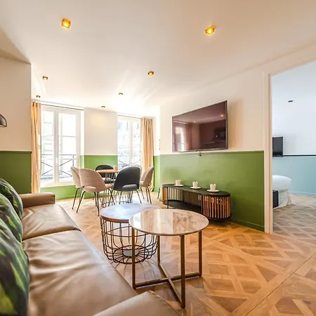 Cosy Flats- Notre Dame Apartmán *