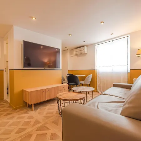 Cosy Flats- Notre Dame Apartmán *